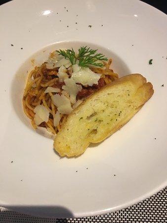 Le Mix Restaurant + Lounge